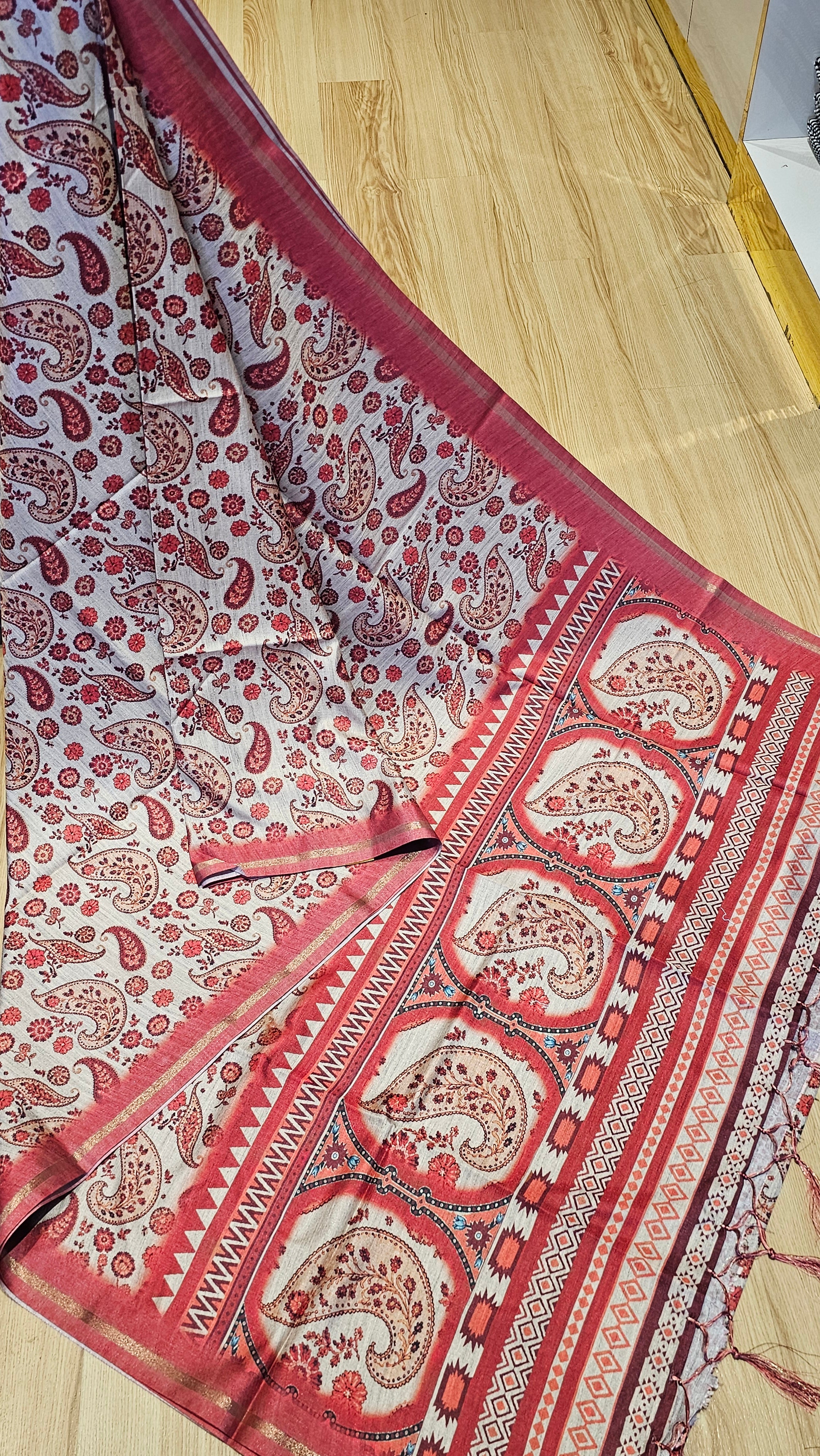 NAANAL Elegance: Paisley Printed Tussar Saree with Matching Blouse