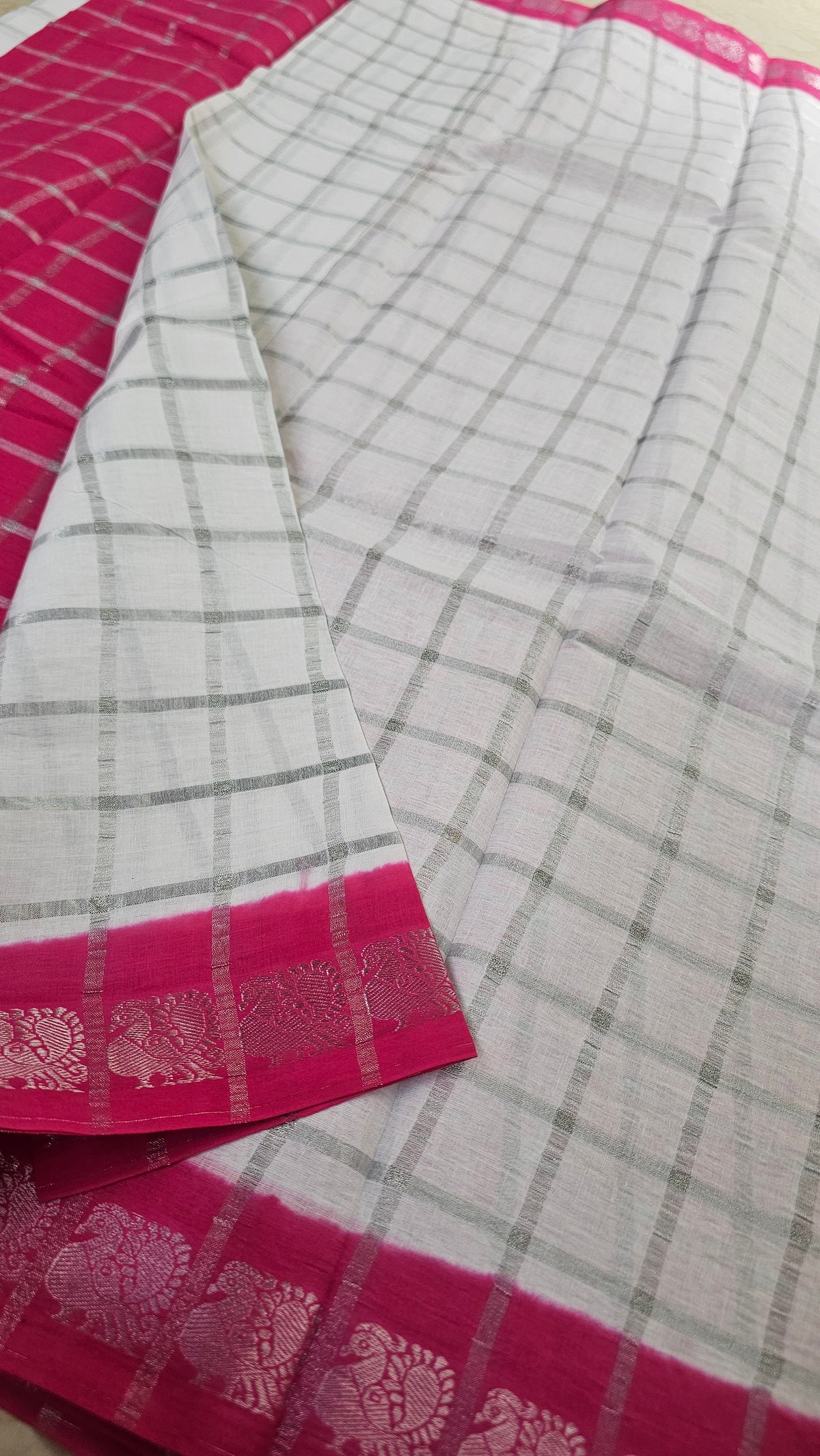 White & Pink Checked Sungudi Cotton Saree with Zari Border | Naanal