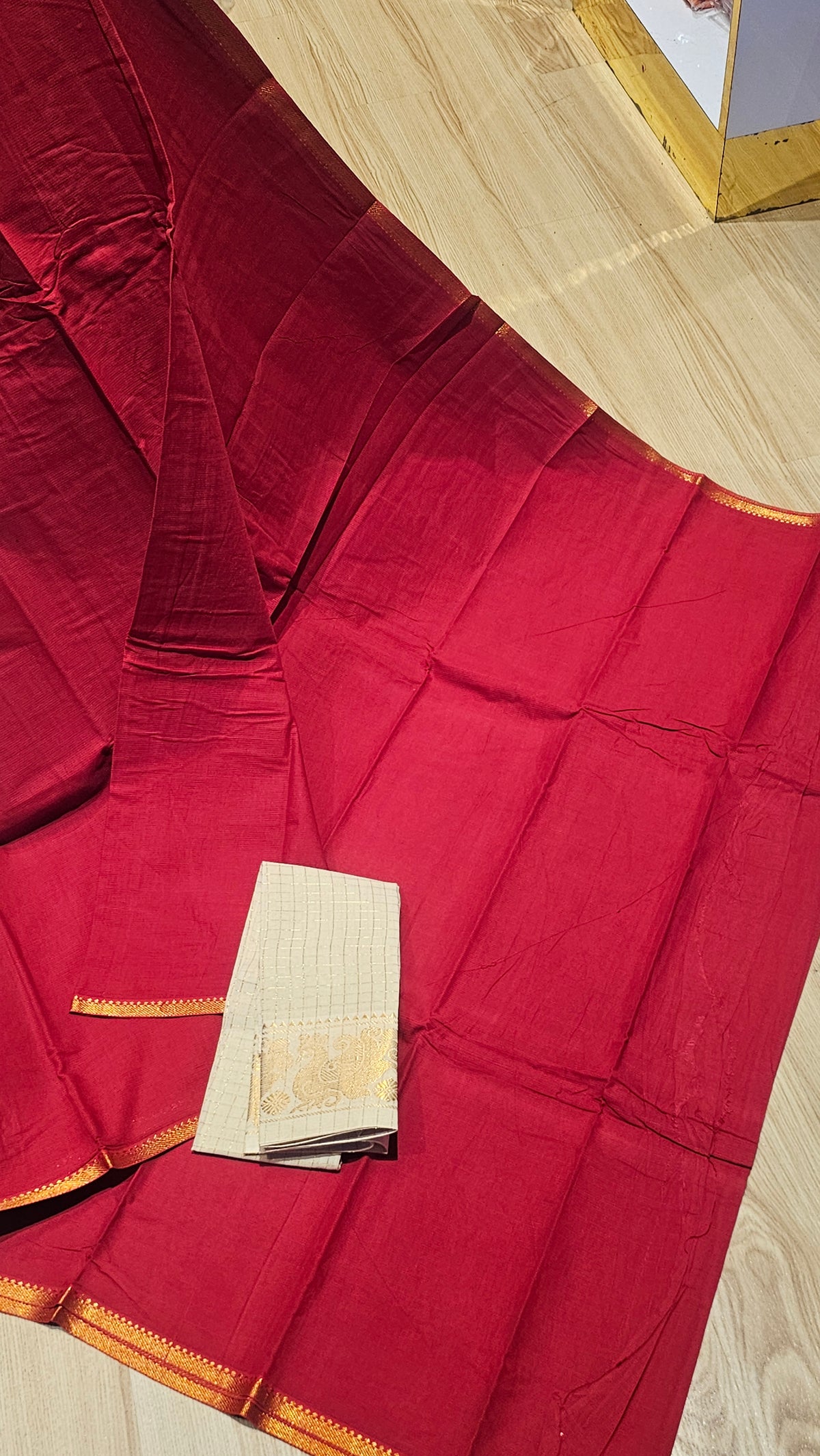 Authentic Red Madurai Sungudi Cotton Saree - Gold Zari | NAANAL